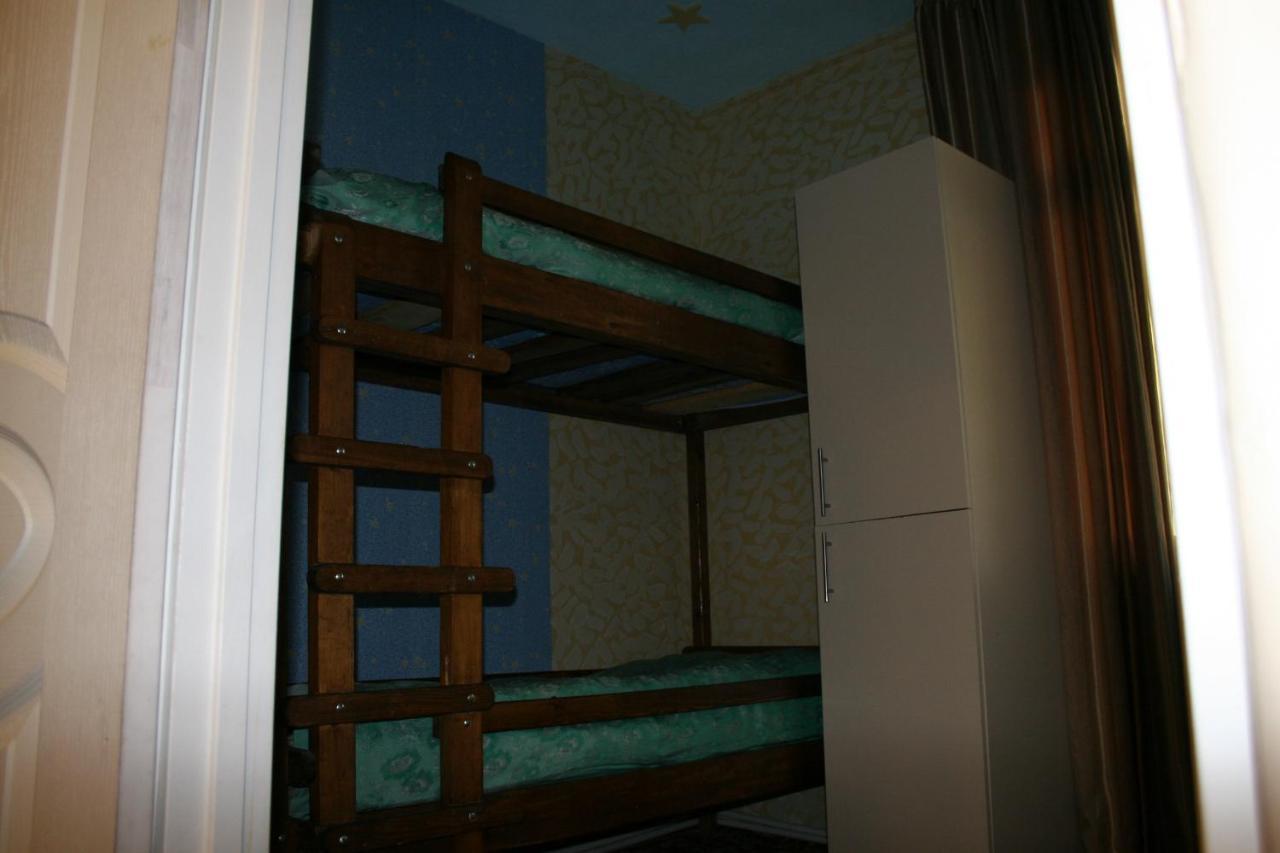 Guest House Nima Borjomi Eksteriør billede