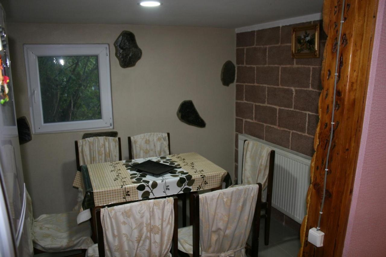 Guest House Nima Borjomi Eksteriør billede