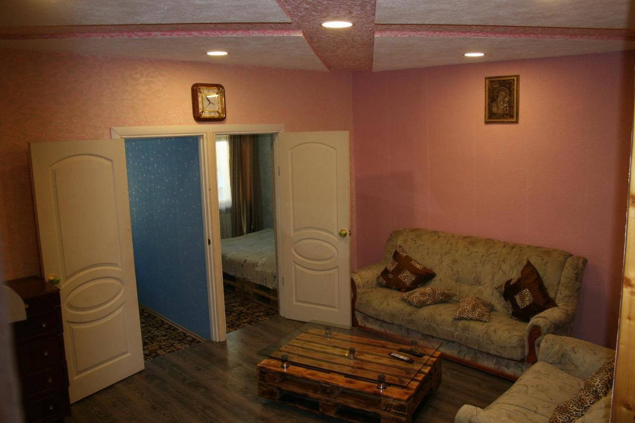 Guest House Nima Borjomi Eksteriør billede