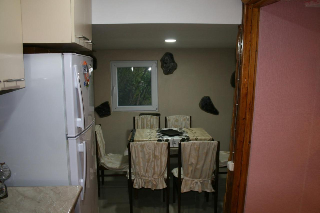 Guest House Nima Borjomi Eksteriør billede